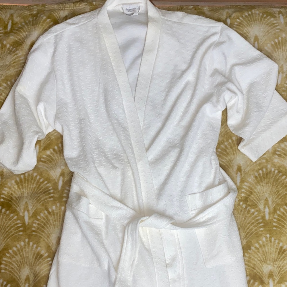 VTG White Textured Robe